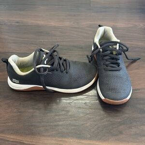 Strike Mvmnt Sueze Trainer Matte in Black Gum Men's 11